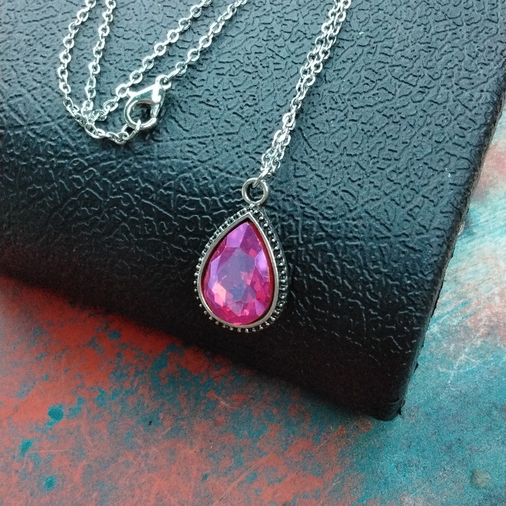 Pink Rhinestone Pendant &Necklace - Picture 2 of 3